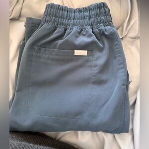 Figs dark harbor Evan’s tall skinny scrub pant size XS tall
